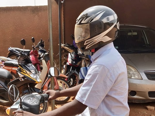 Tchad : le port du casque-moto « demeure facultatif sur l’ensemble du territoire national » Police