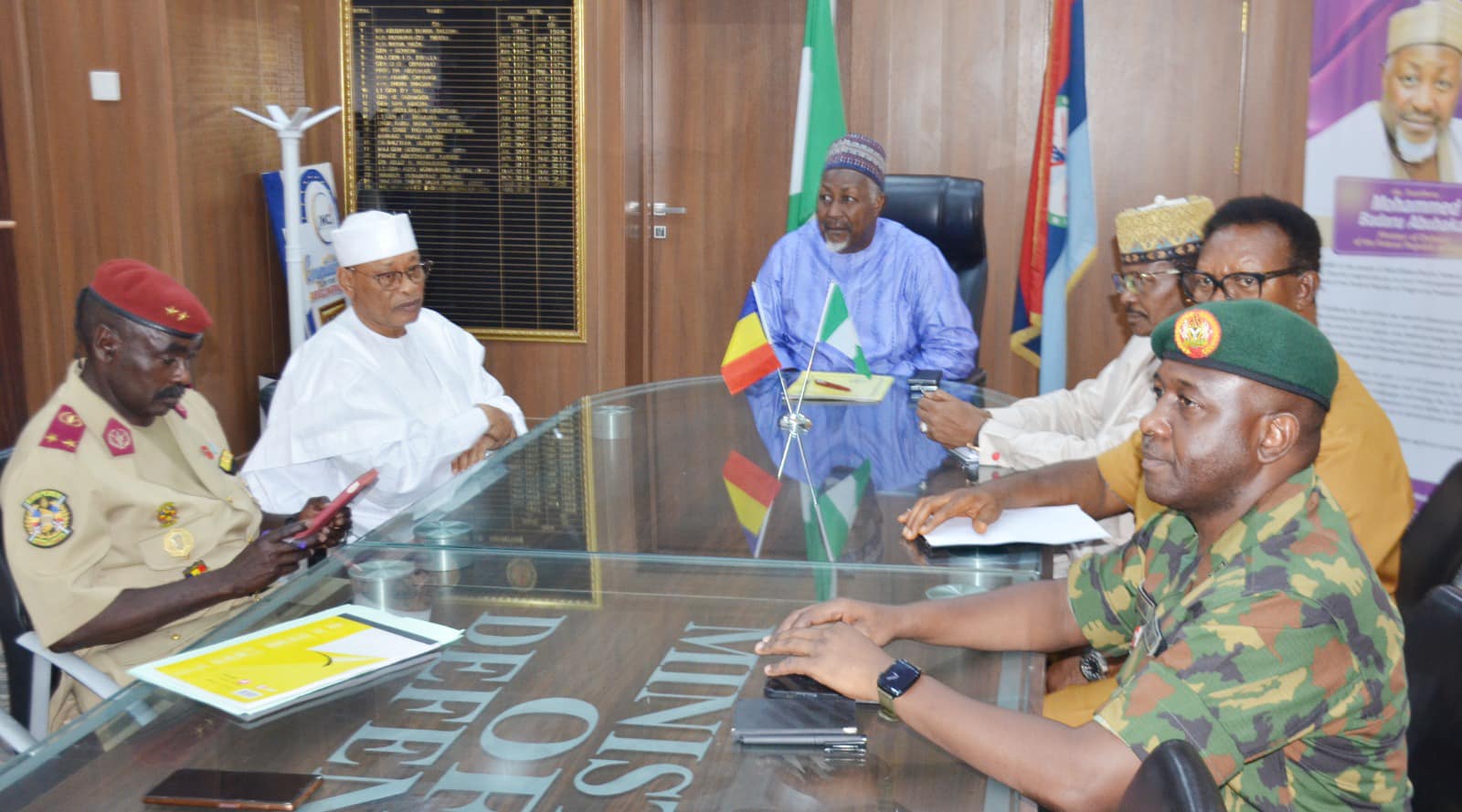 Coopération : l’ambassadeur du Tchad au Nigeria rencontre le ministre de la Défense