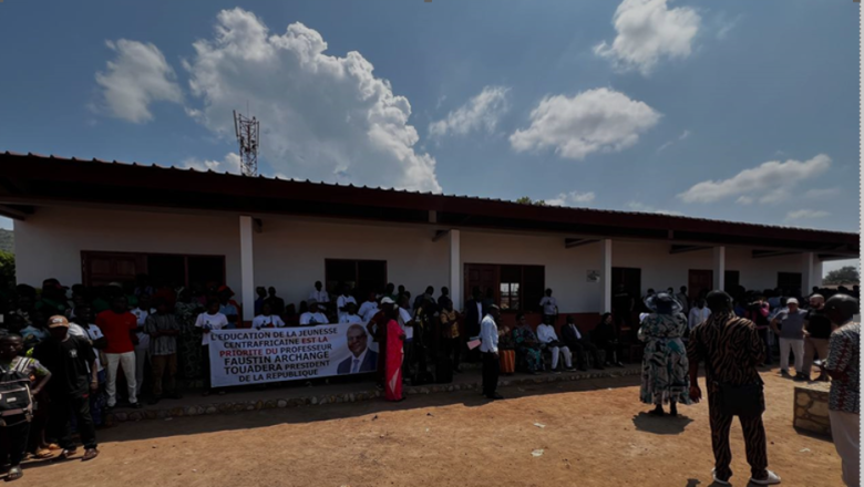 À Bangui, la coopération russo-centrafricaine se concrétise avec l’inauguration d’un nouveau bâtiment scolaire à Gobongo. Un projet éducatif salué par les autorités et porté par la Maison russe.