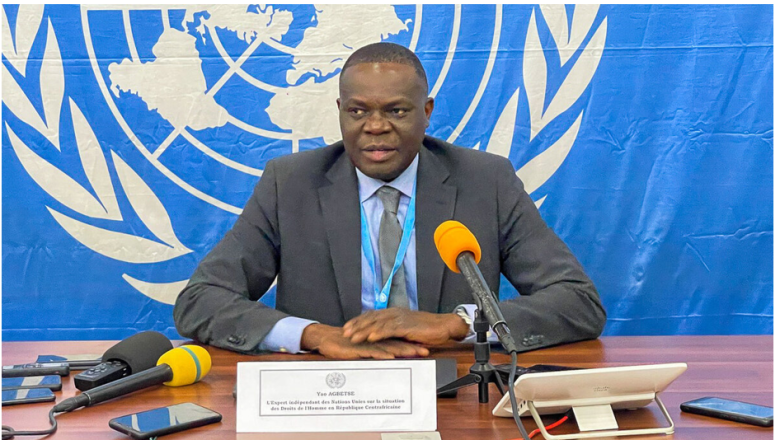 Yao Agbetse, expert de l’ONU sur les droits humains en RCA, présente un rapport controversé dénonçant des exactions attribuées à des militaires russes.