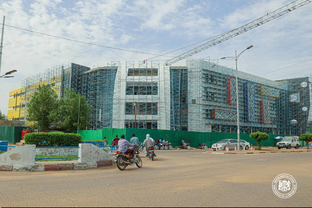 Tchad : Mahamat Idriss Deby Itno inspecte le chantier de construction de la clinique de la CNPS
